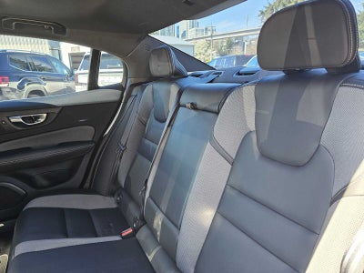 2022 Volvo S60 Recharge Plug-In Hybrid Black Edition R-Design