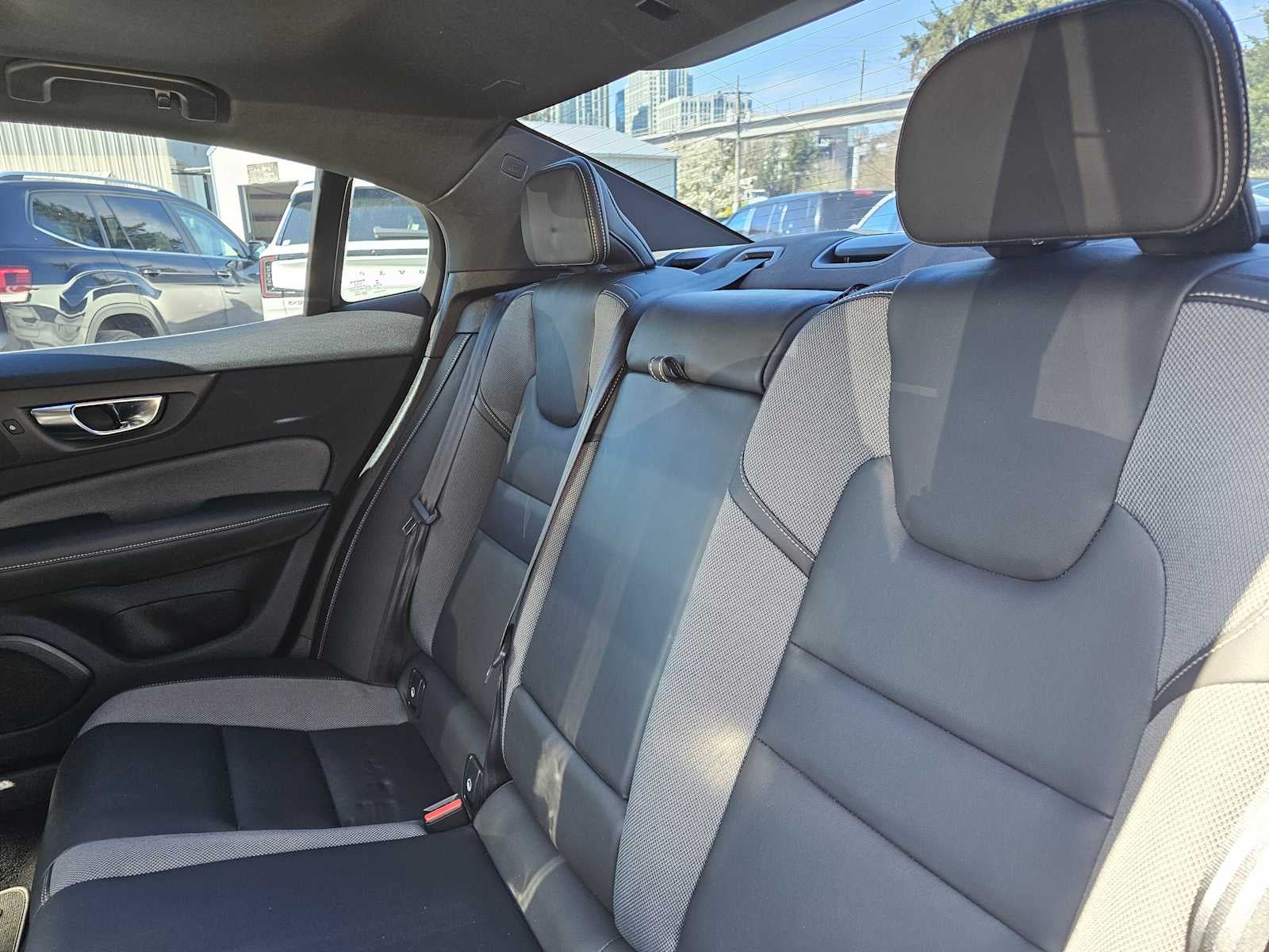 2022 Volvo S60 Recharge Plug-In Hybrid Black Edition R-Design