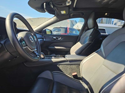 2022 Volvo S60 Recharge Plug-In Hybrid Black Edition R-Design