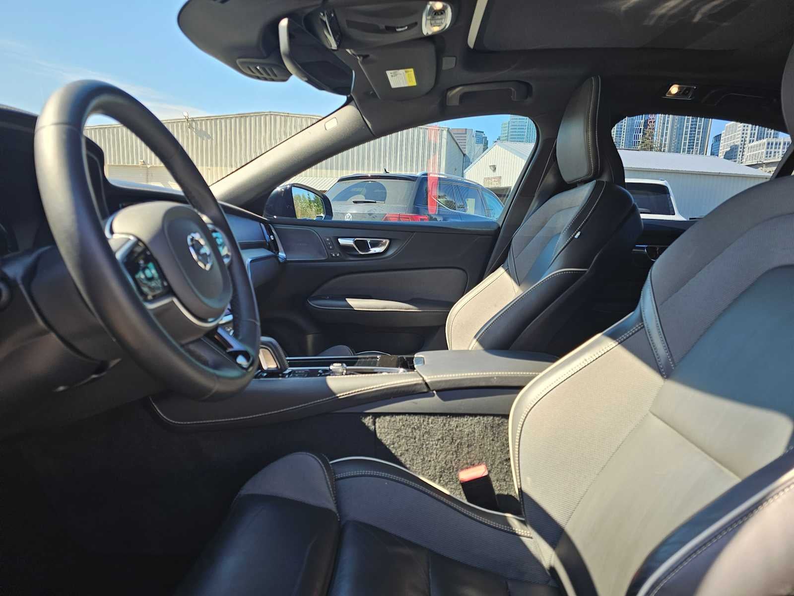 2022 Volvo S60 Recharge Plug-In Hybrid Black Edition R-Design