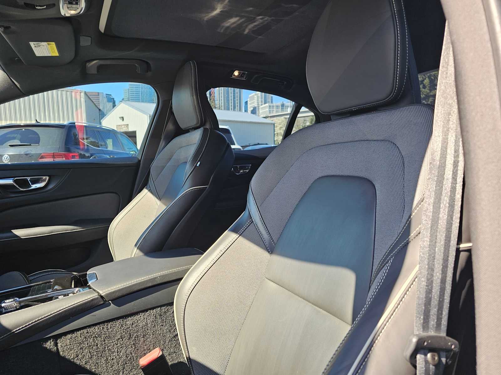 2022 Volvo S60 Recharge Plug-In Hybrid Black Edition R-Design