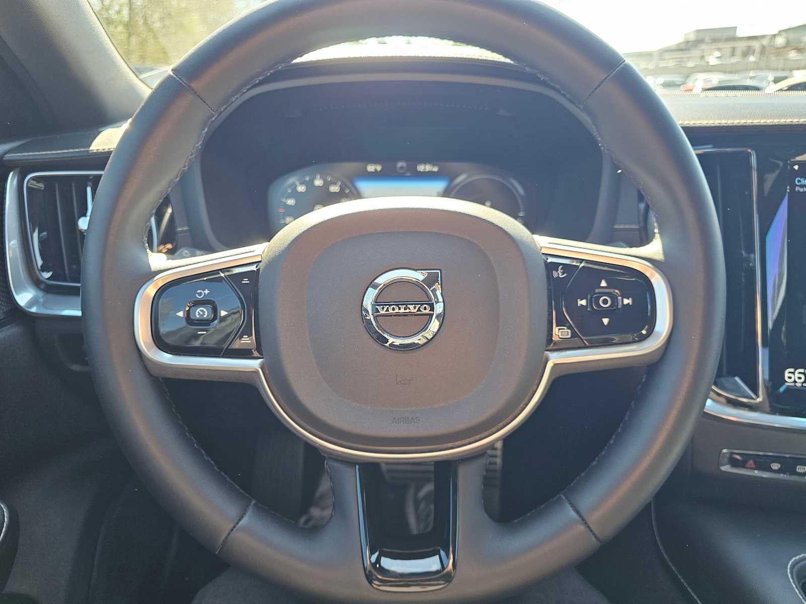 2022 Volvo S60 Recharge Plug-In Hybrid Black Edition R-Design