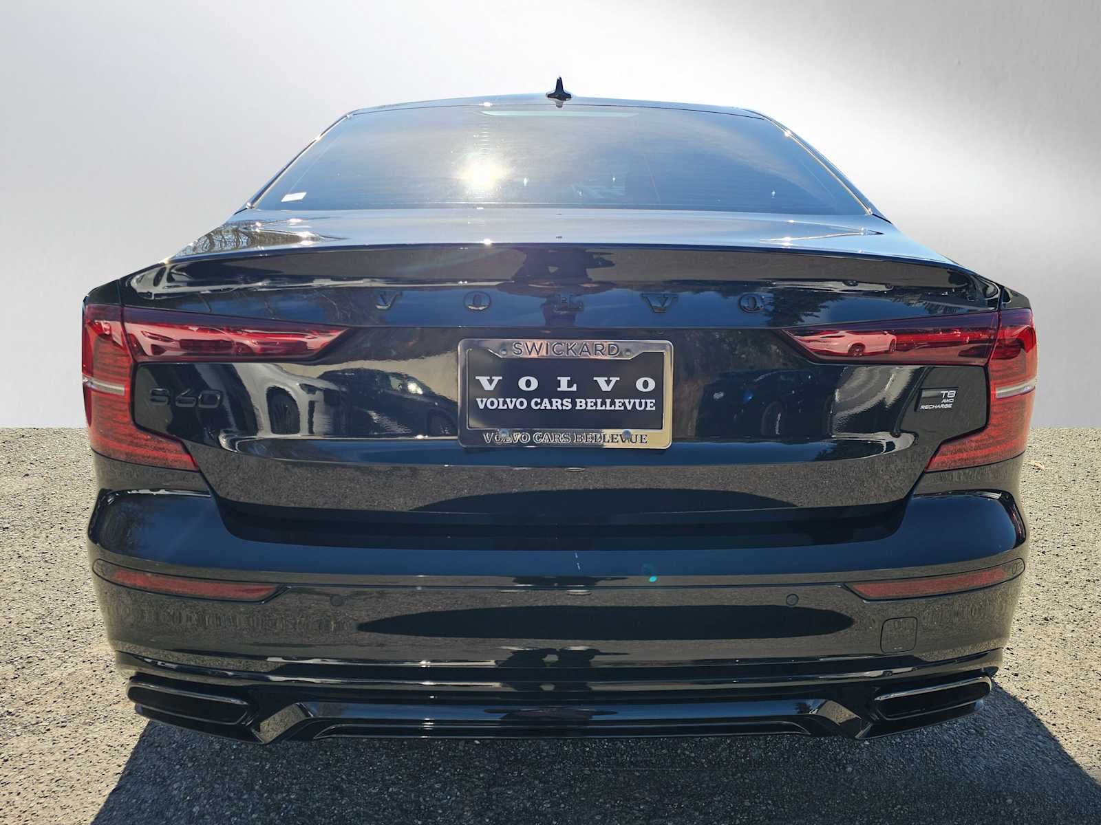 2022 Volvo S60 Recharge Plug-In Hybrid Black Edition R-Design