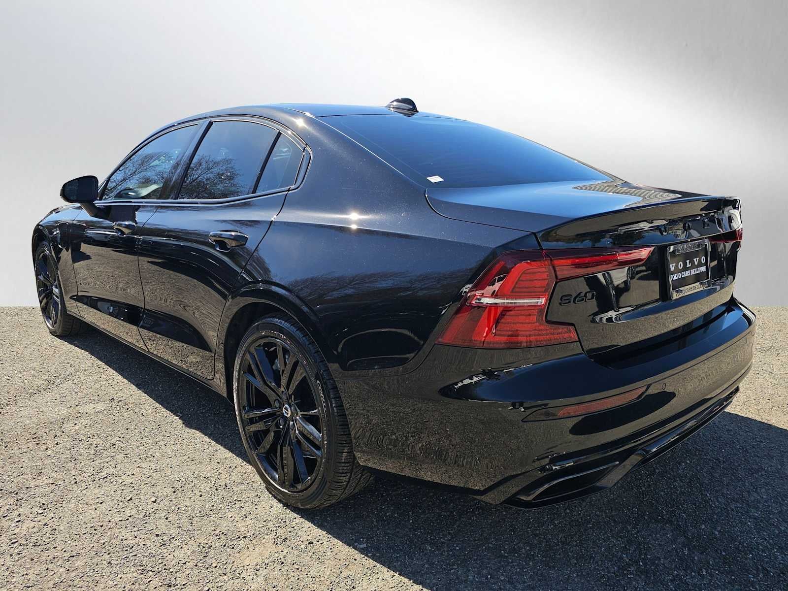 2022 Volvo S60 Recharge Plug-In Hybrid Black Edition R-Design