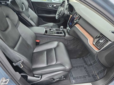 2023 Volvo S60 Recharge Plug-In Hybrid Plus Dark Theme