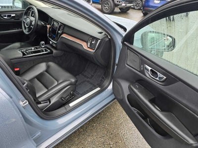 2023 Volvo S60 Recharge Plug-In Hybrid Plus Dark Theme