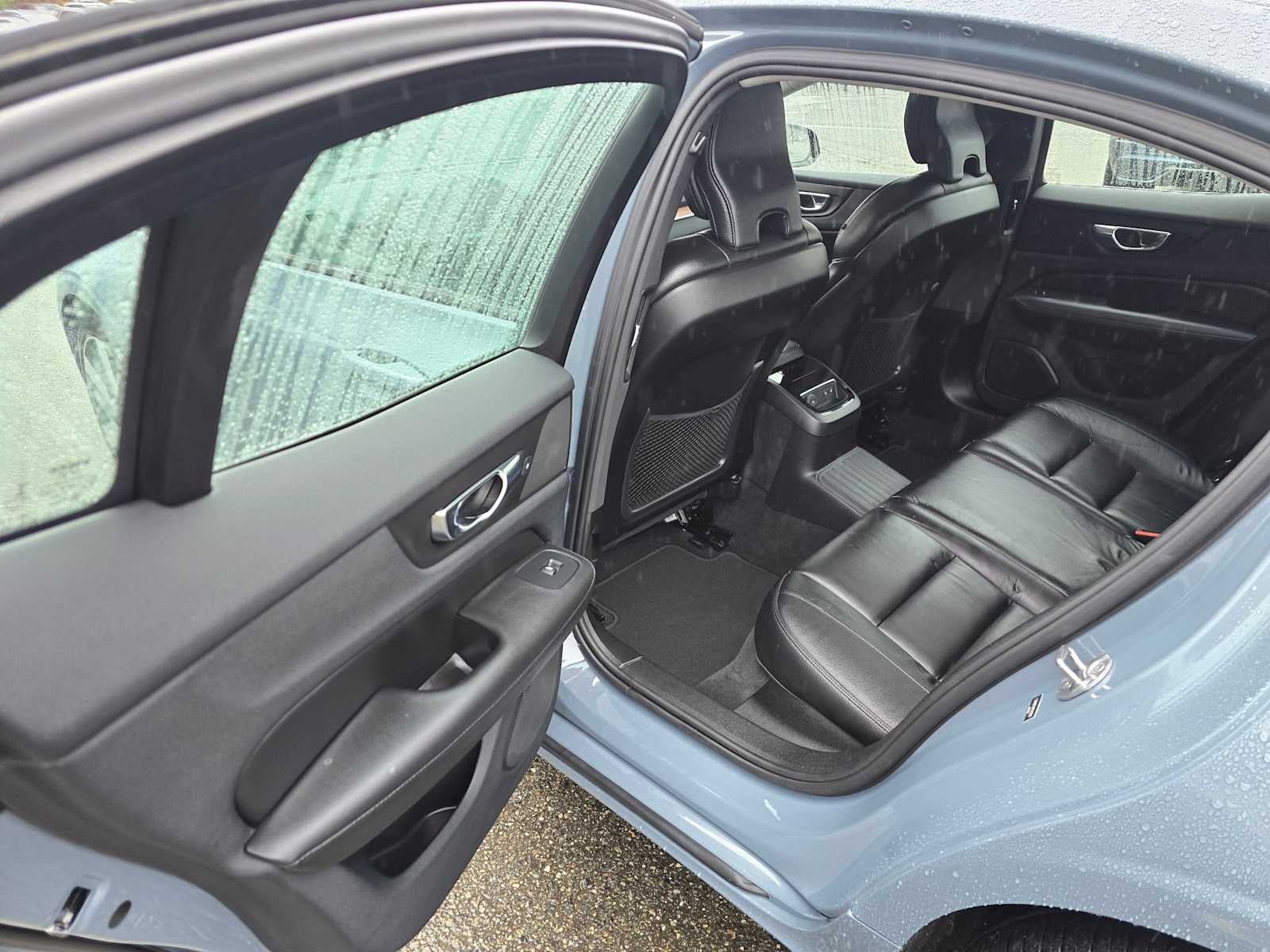 2023 Volvo S60 Recharge Plug-In Hybrid Plus Dark Theme