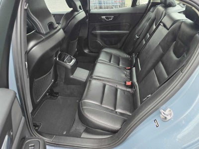 2023 Volvo S60 Recharge Plug-In Hybrid Plus Dark Theme