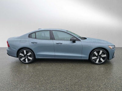 2023 Volvo S60 Recharge Plug-In Hybrid Plus Dark Theme