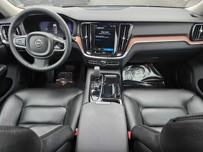 2023 Volvo S60 Recharge Plug-In Hybrid Plus Dark Theme