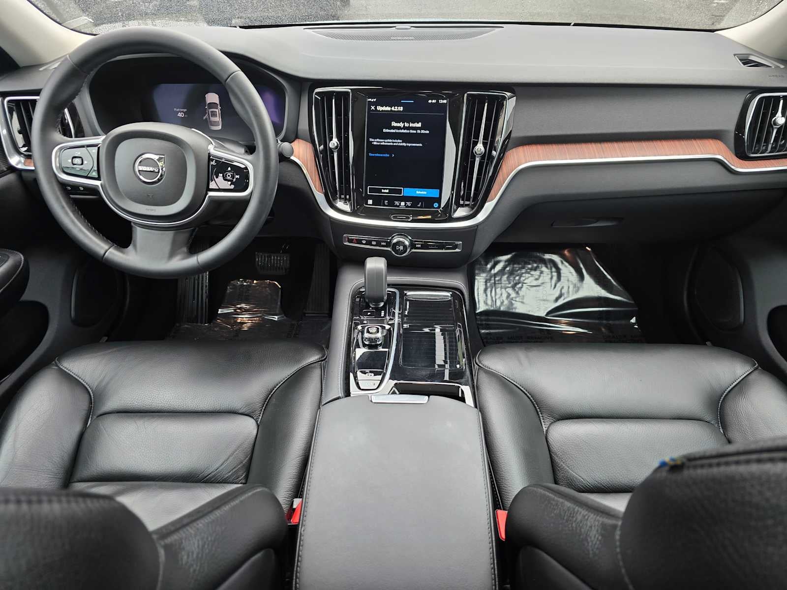 2023 Volvo S60 Recharge Plug-In Hybrid Plus Dark Theme