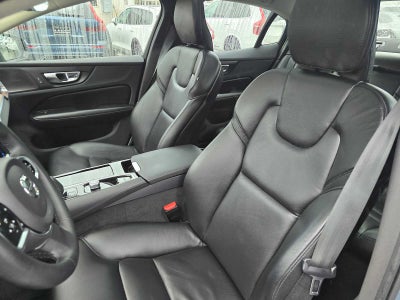 2023 Volvo S60 Recharge Plug-In Hybrid Plus Dark Theme