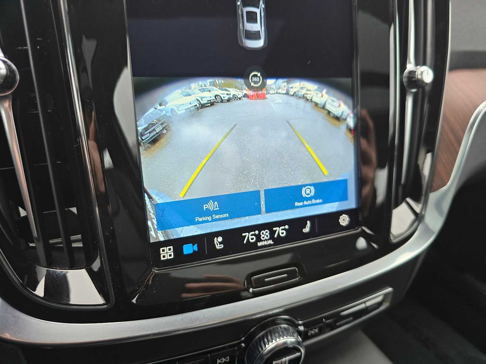 2023 Volvo S60 Recharge Plug-In Hybrid Plus Dark Theme