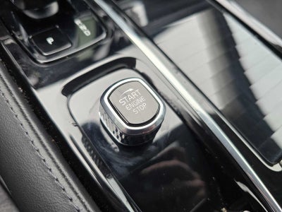 2023 Volvo S60 Recharge Plug-In Hybrid Plus Dark Theme