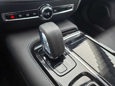 2023 Volvo S60 Recharge Plug-In Hybrid Plus Dark Theme