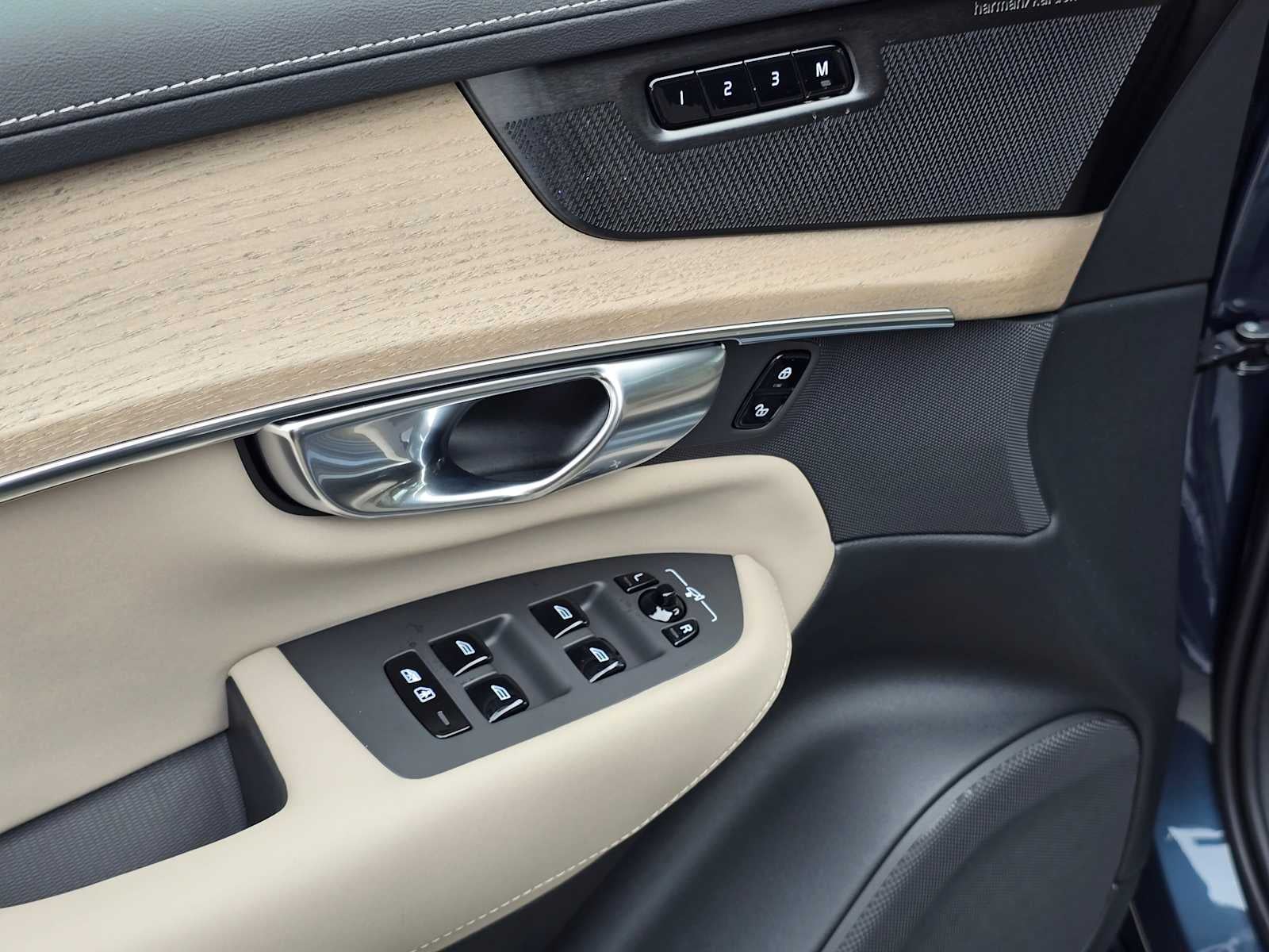 2026 Volvo XC90 Plus