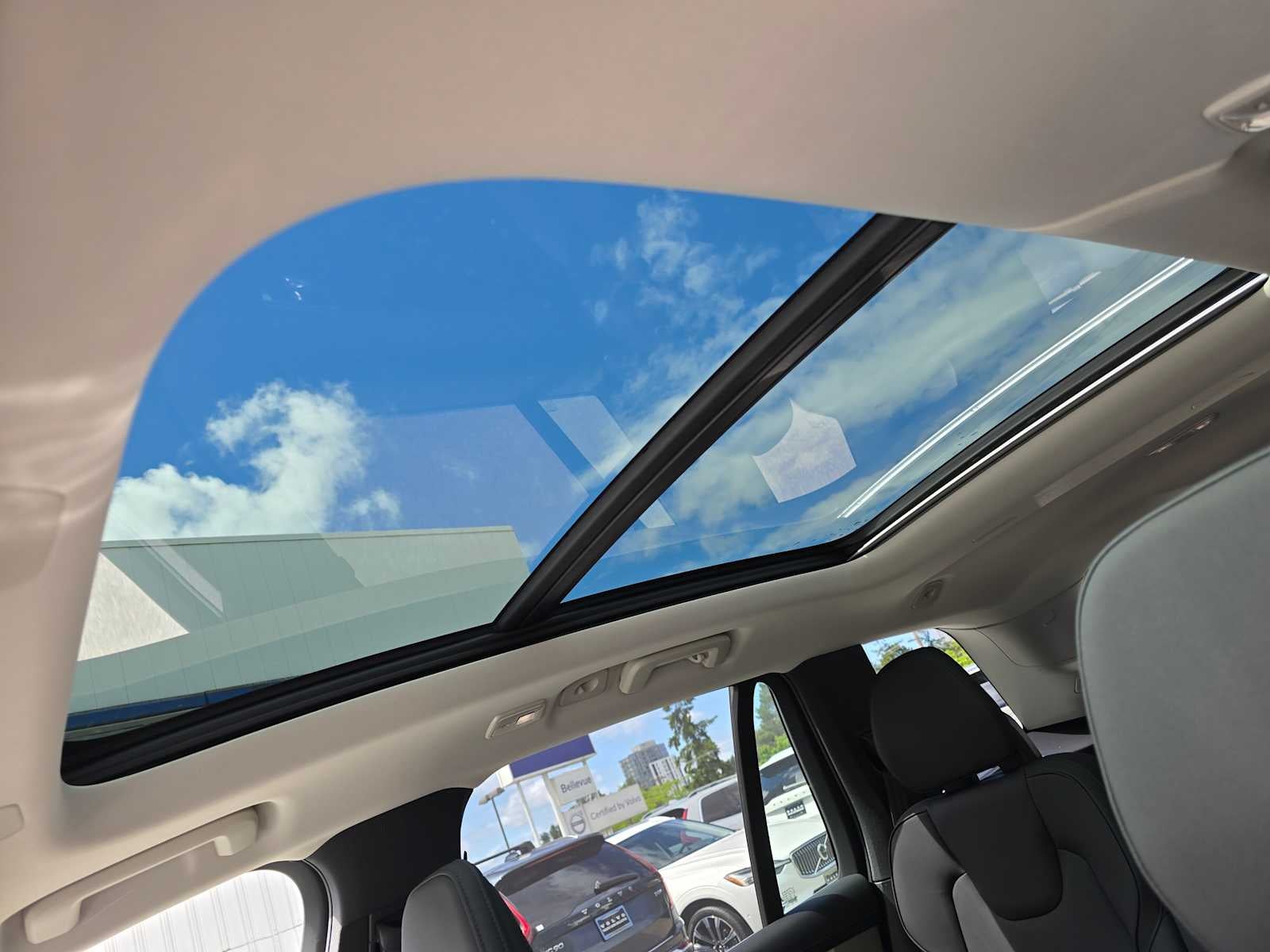 2026 Volvo XC90 Plus
