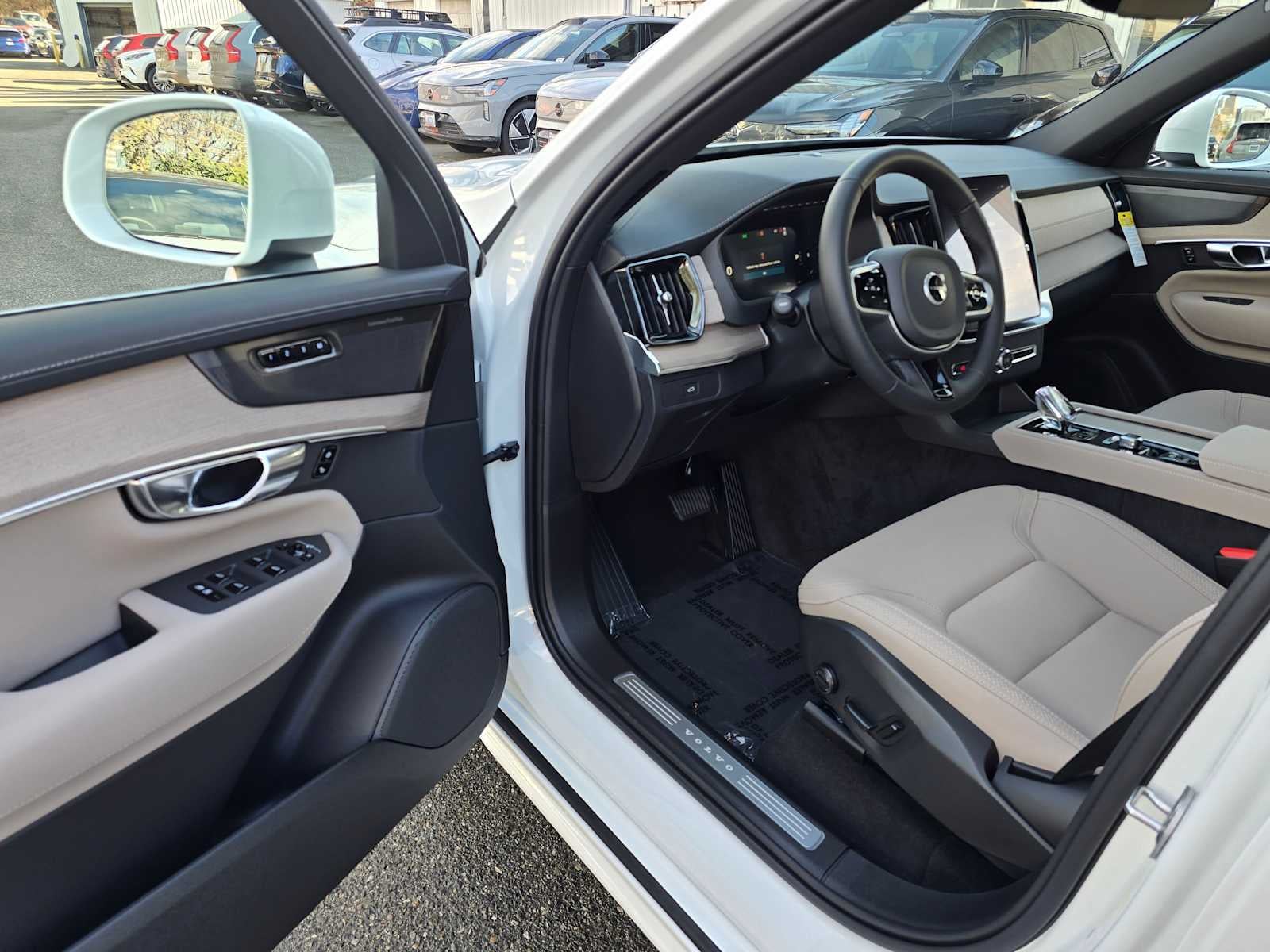 2026 Volvo XC90 Plus