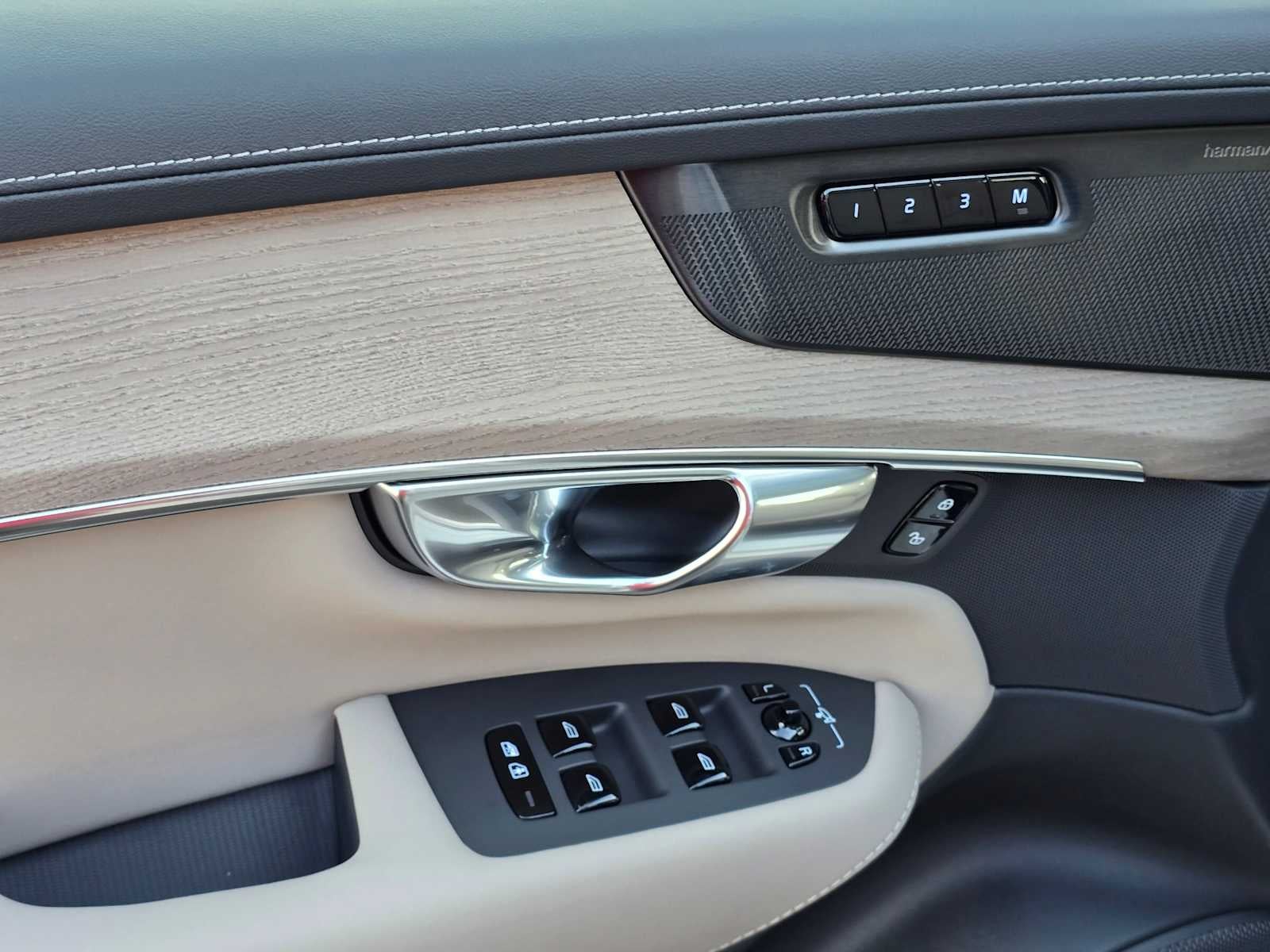 2026 Volvo XC90 Plus