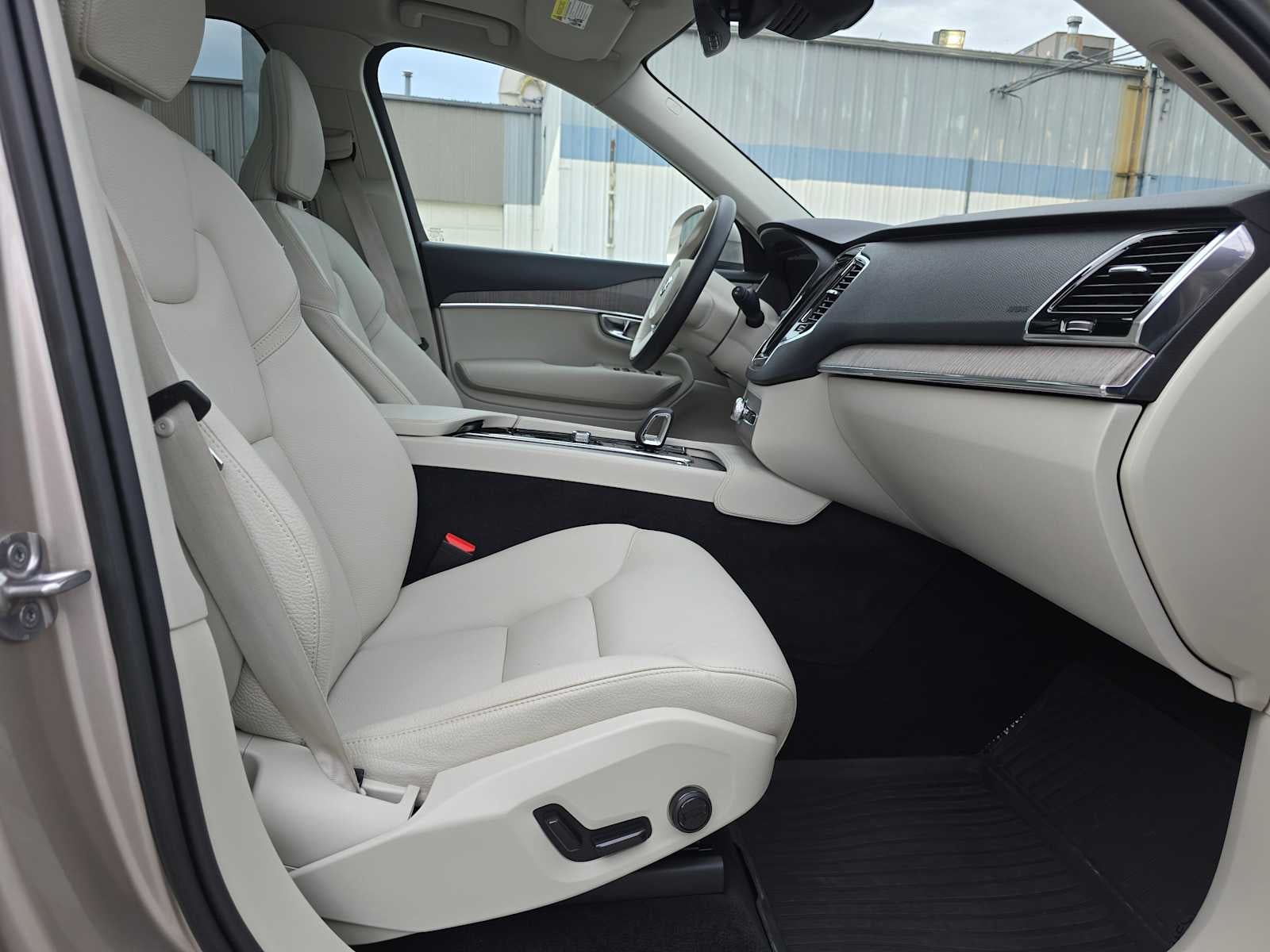 2023 Volvo XC90 Plus