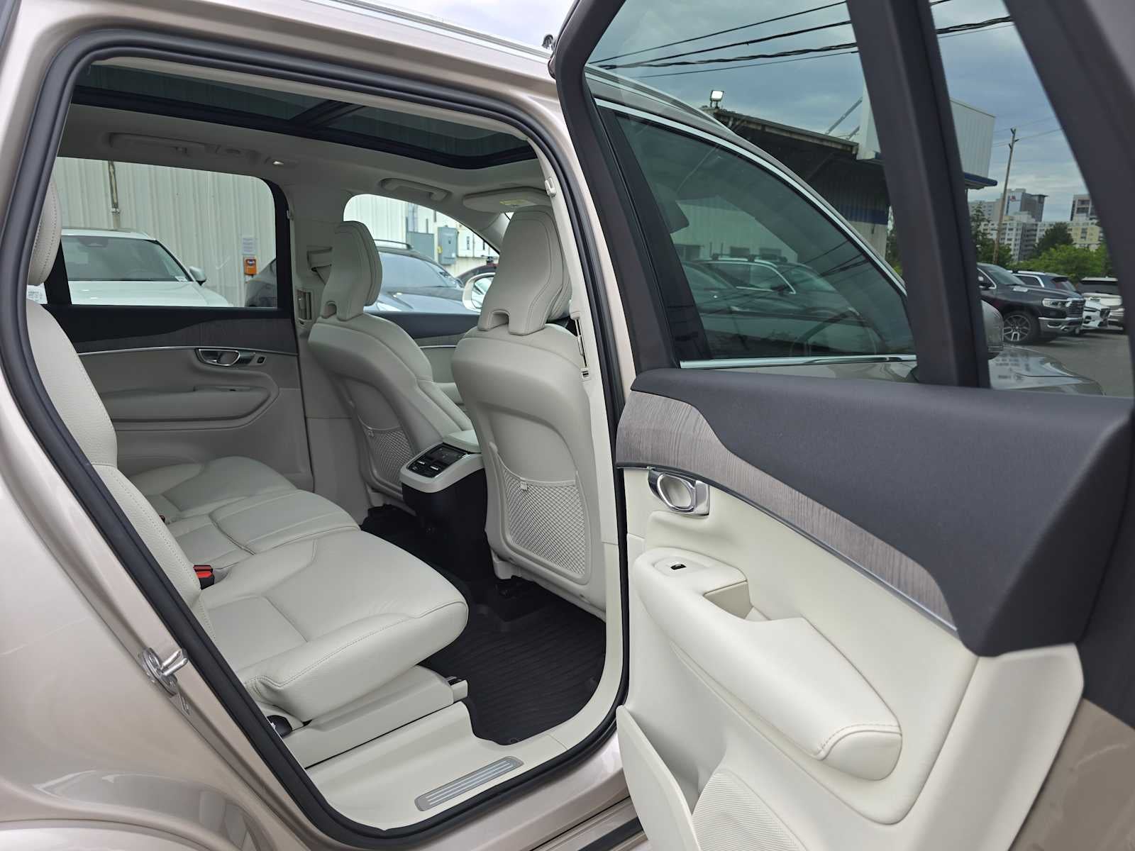 2023 Volvo XC90 Plus