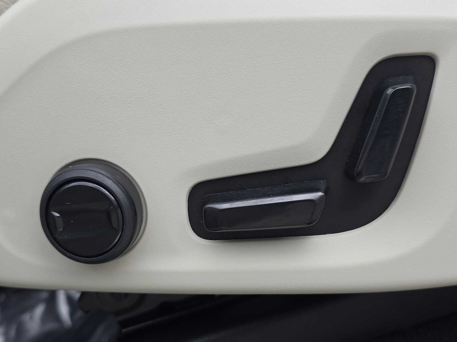 2023 Volvo XC90 Plus