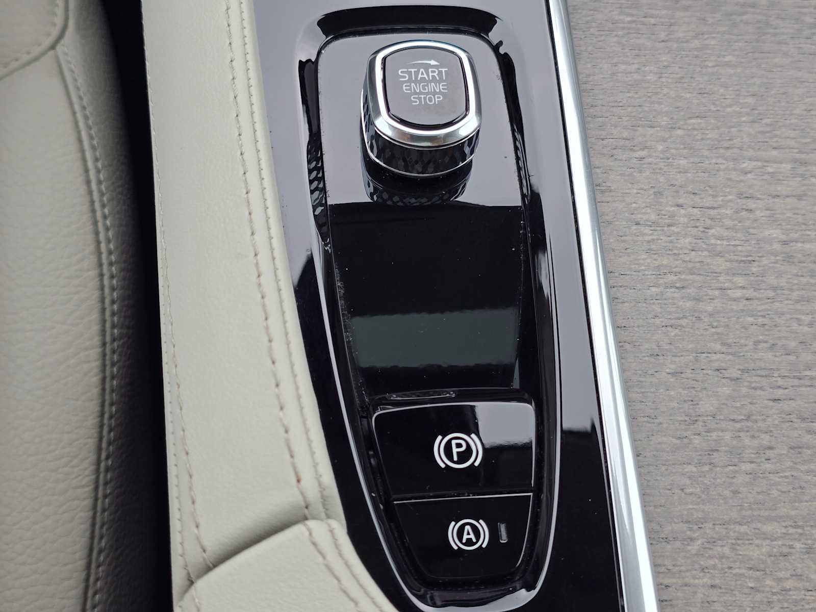 2023 Volvo XC90 Plus