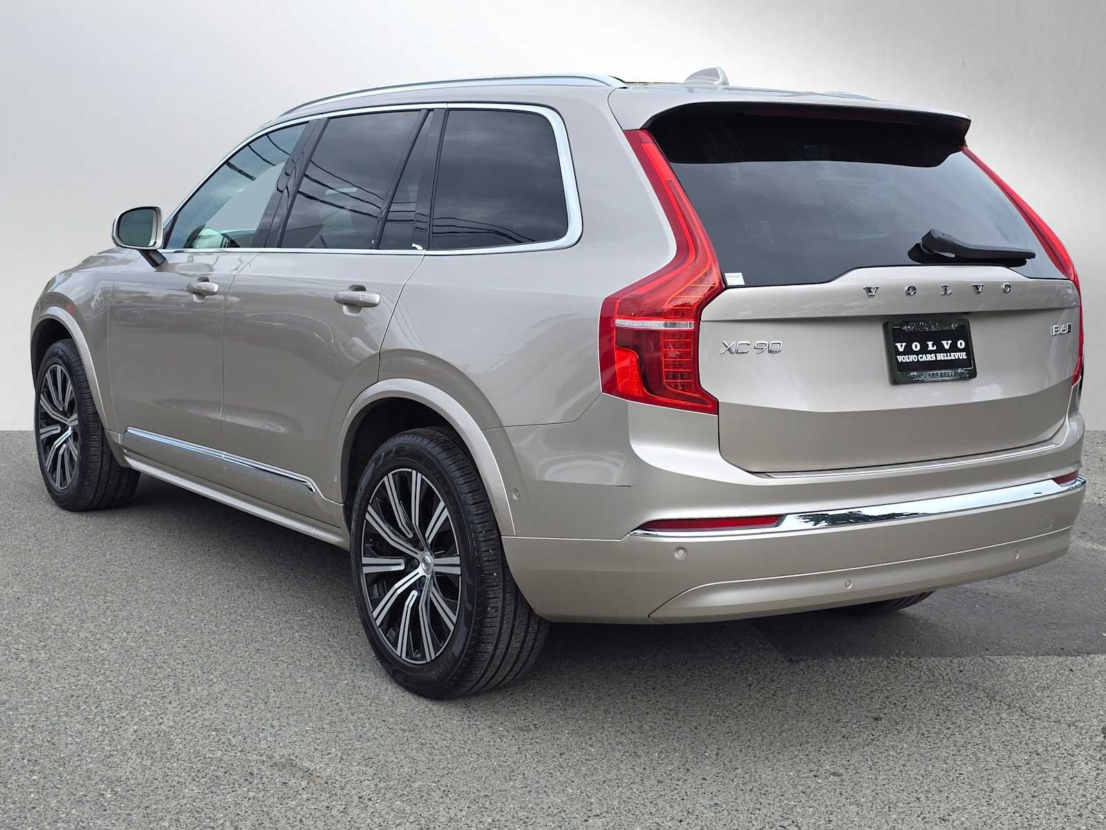 2023 Volvo XC90 Plus