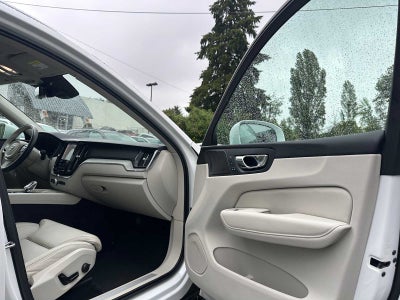 2023 Volvo XC60 Ultimate Bright Theme