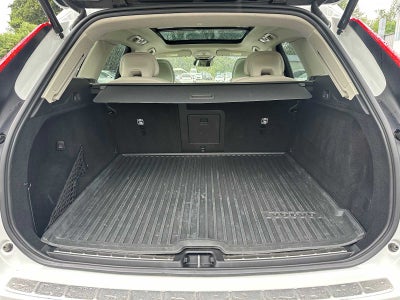 2023 Volvo XC60 Ultimate Bright Theme