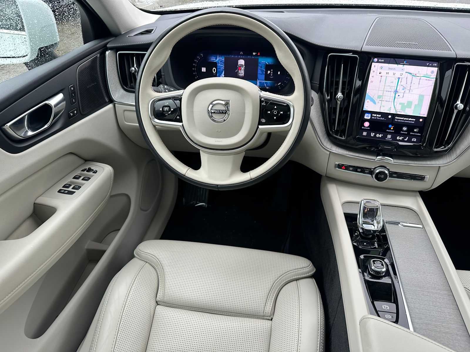 2023 Volvo XC60 Ultimate Bright Theme