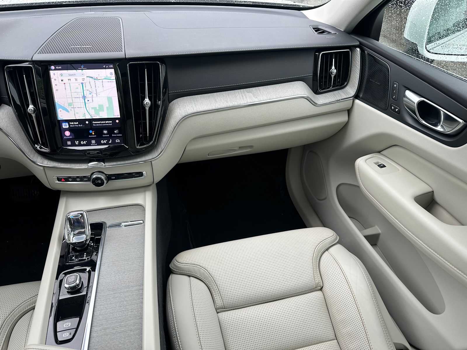 2023 Volvo XC60 Ultimate Bright Theme