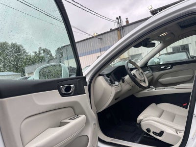2023 Volvo XC60 Ultimate Bright Theme