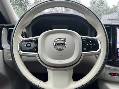 2023 Volvo XC60 Ultimate Bright Theme