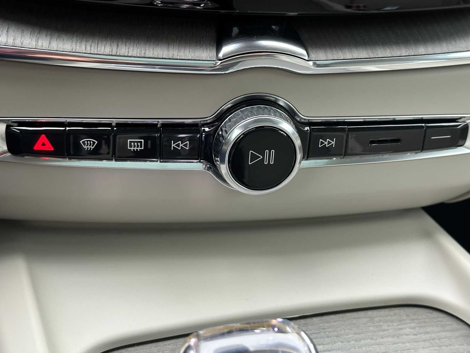 2023 Volvo XC60 Ultimate Bright Theme