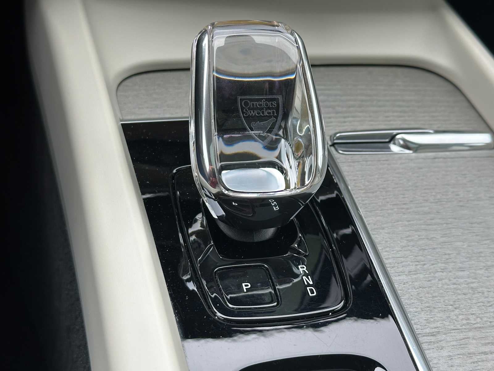 2023 Volvo XC60 Ultimate Bright Theme