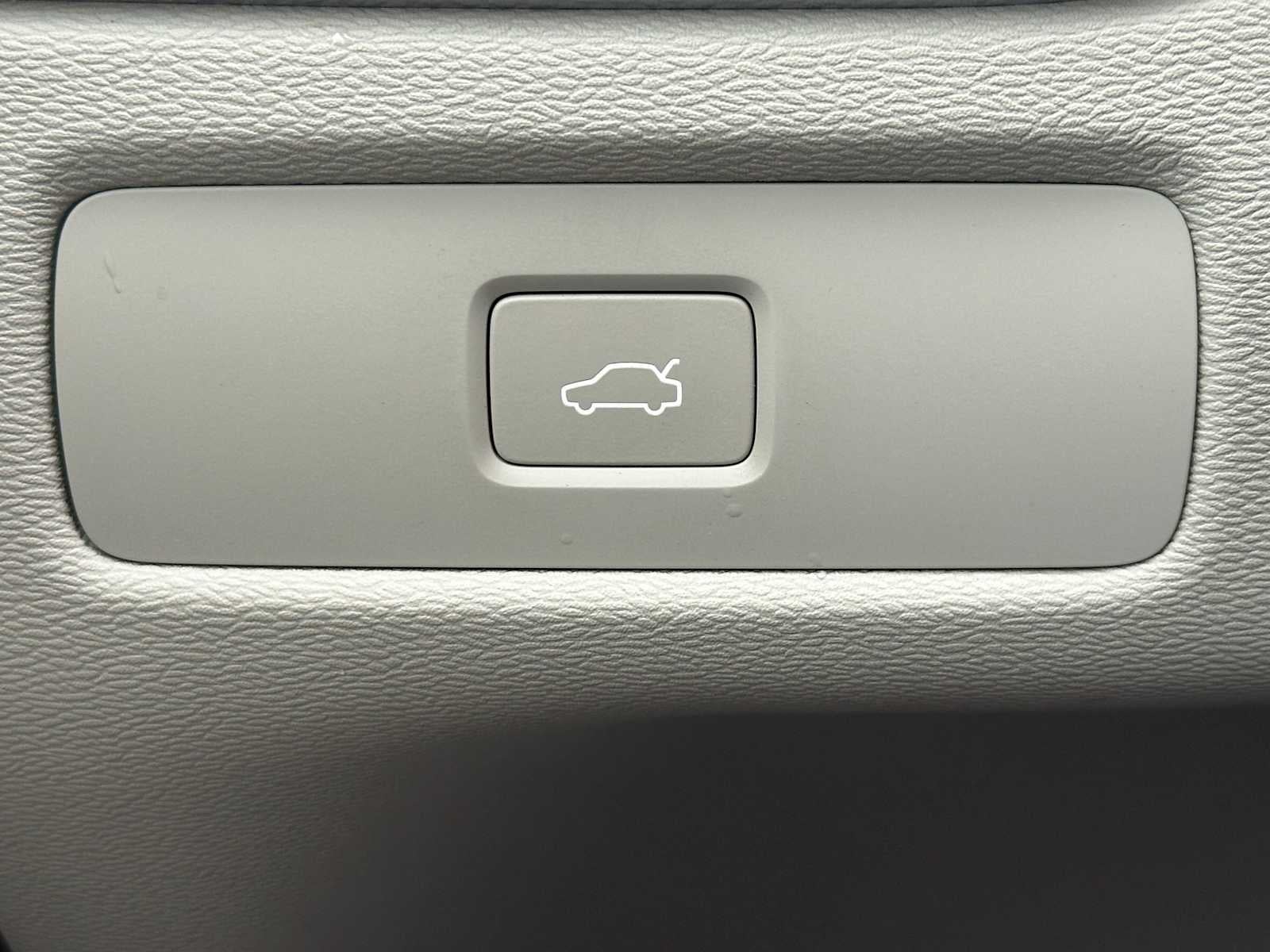 2023 Volvo XC60 Ultimate Bright Theme
