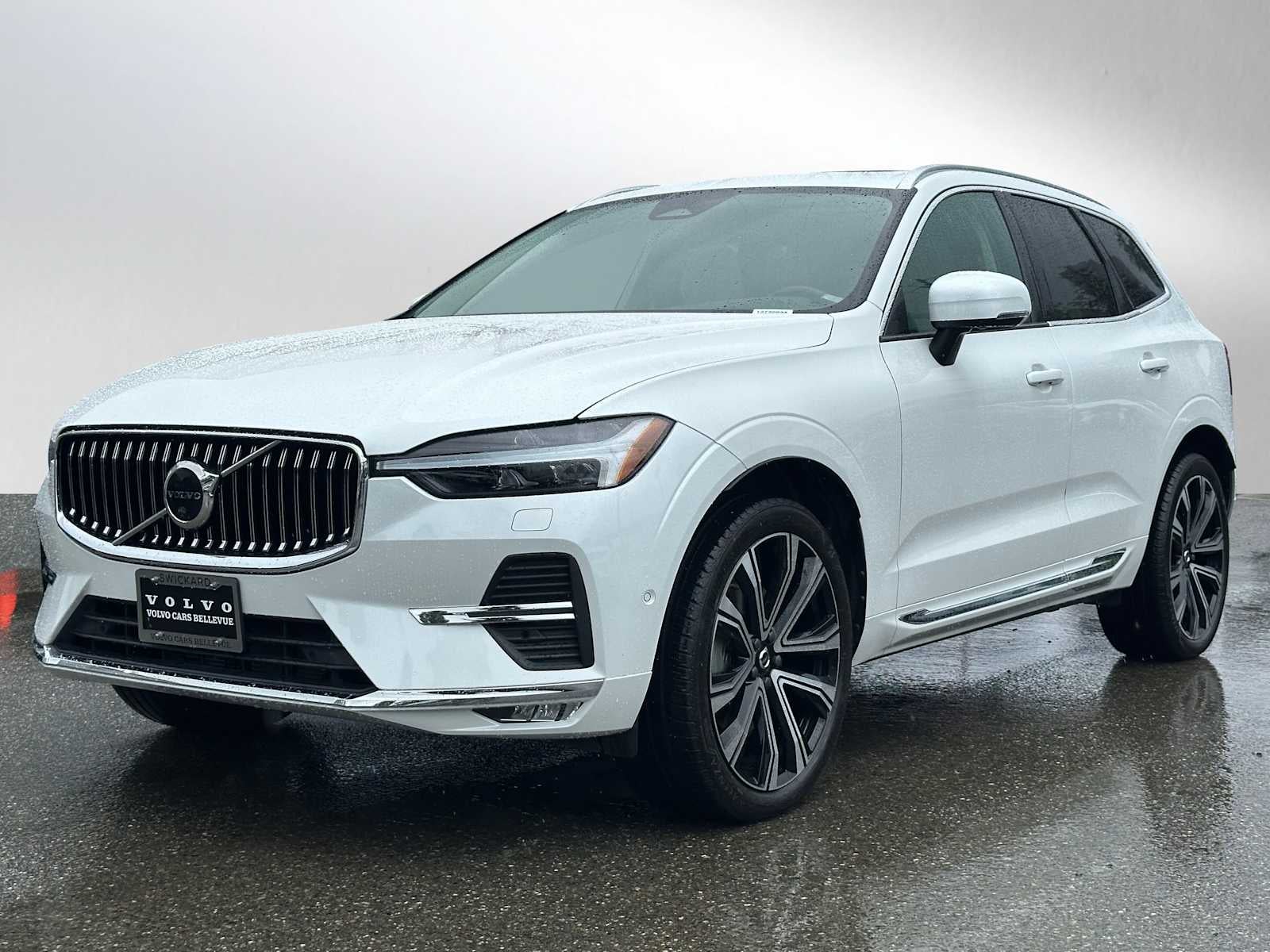 2023 Volvo XC60 Ultimate Bright Theme