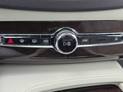 2019 Volvo XC90 Momentum