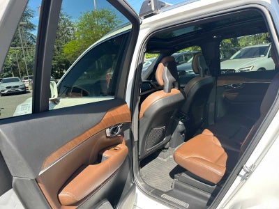 2022 Volvo XC90 Momentum