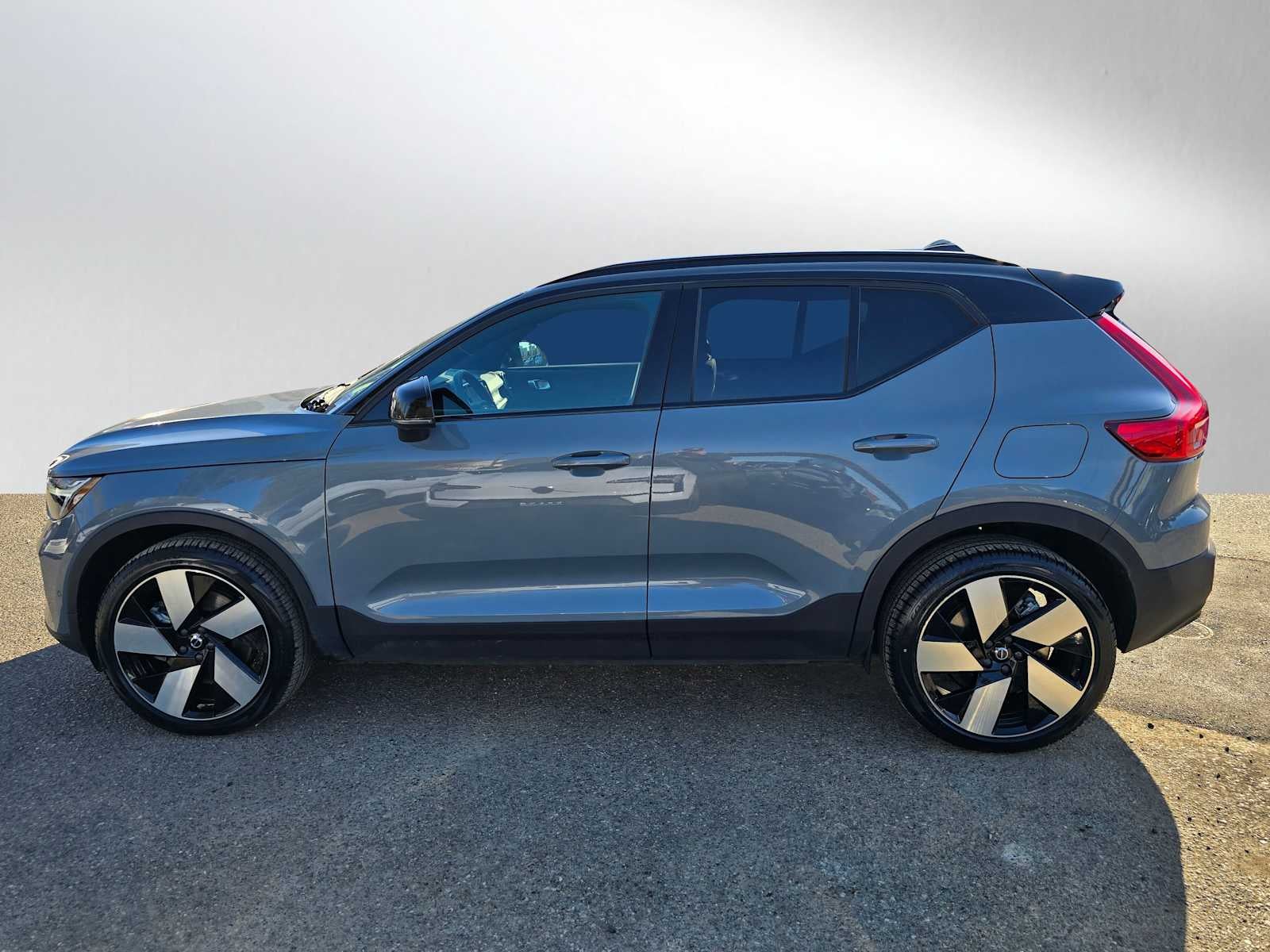 2023 Volvo XC40 Recharge Pure Electric Plus