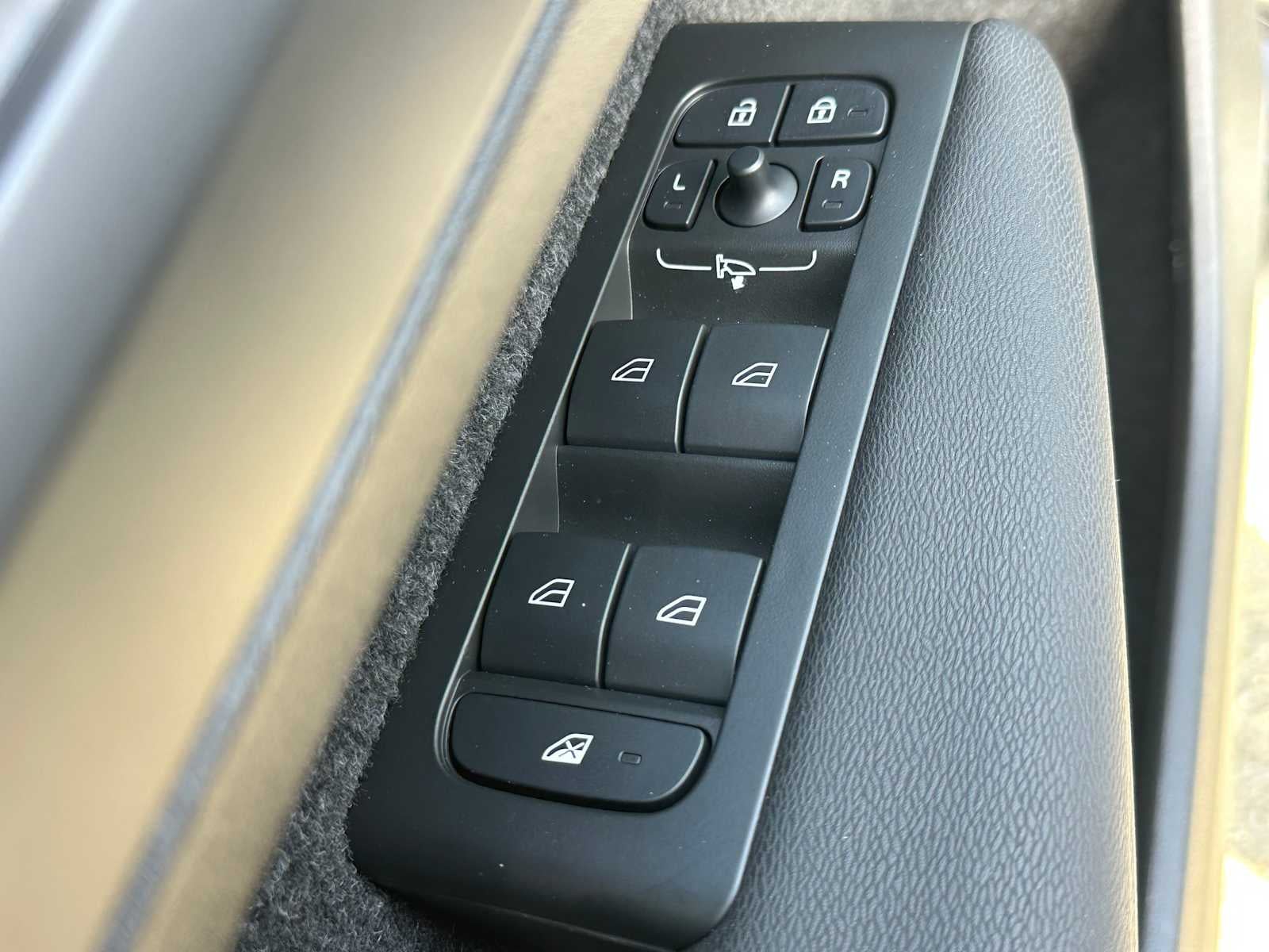 2025 Volvo EX40 Plus