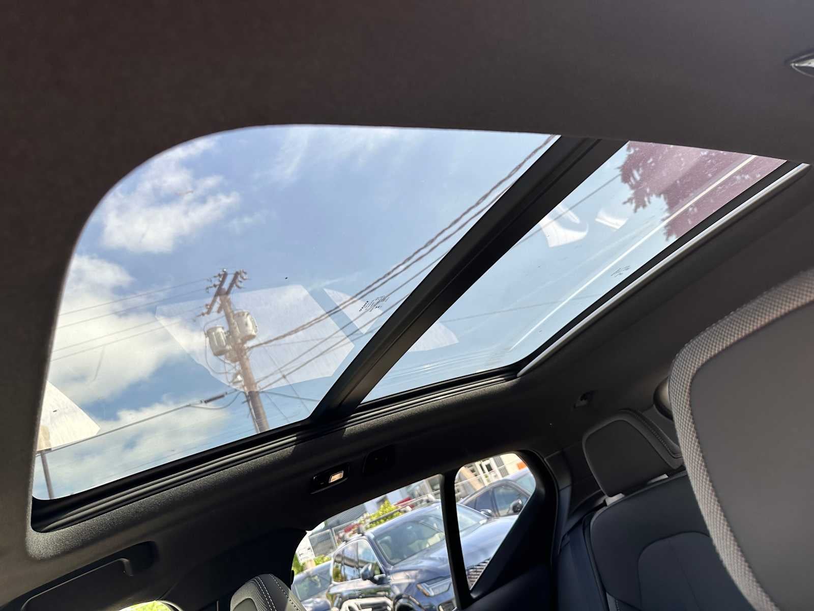 2025 Volvo EX40 Plus