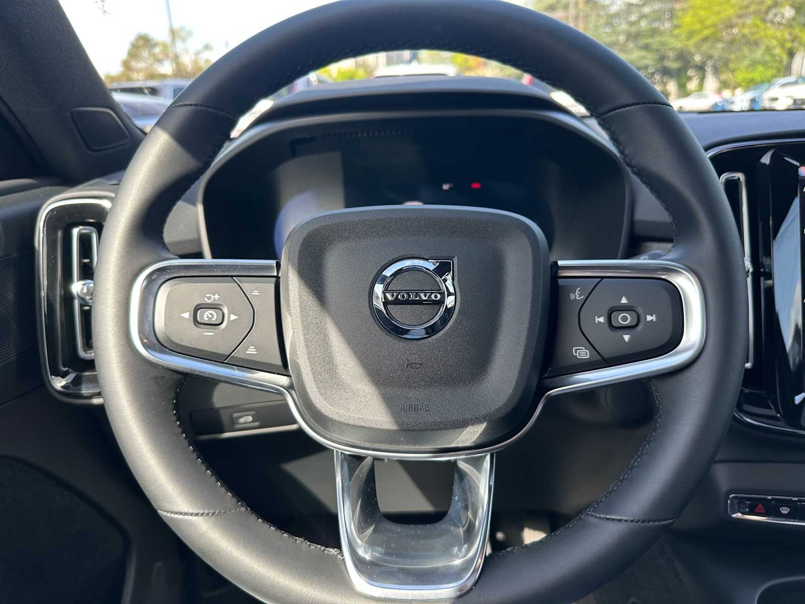 2025 Volvo EX40 Plus