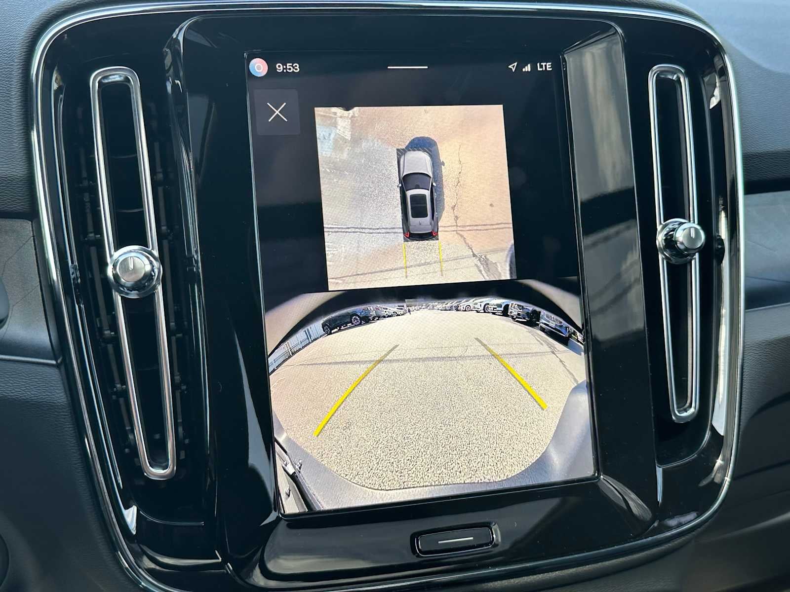 2025 Volvo EX40 Plus