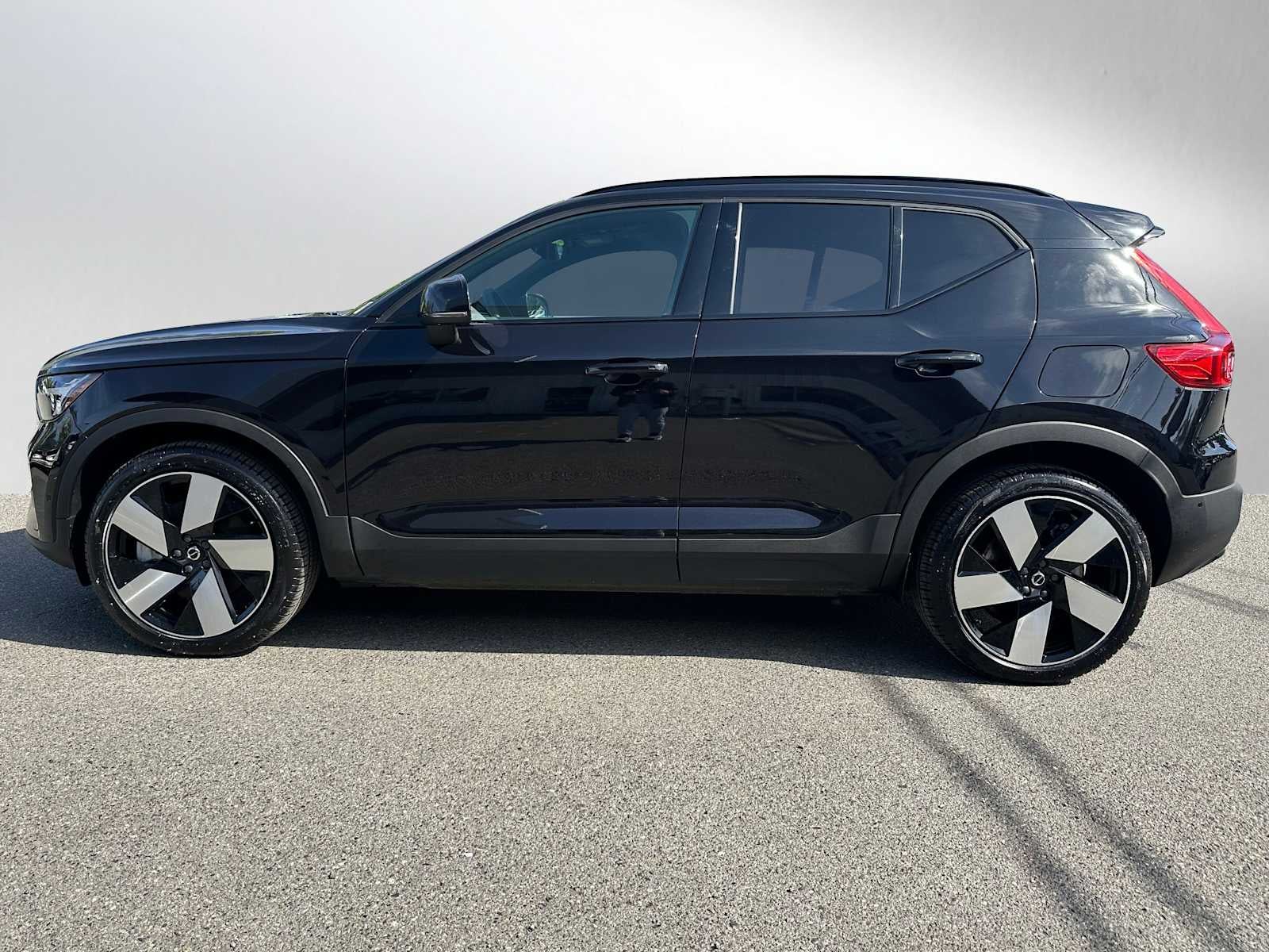 2025 Volvo EX40 Plus