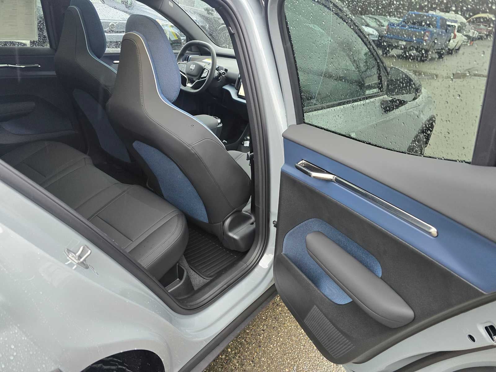 2026 Volvo EX30 Cross Country Ultra