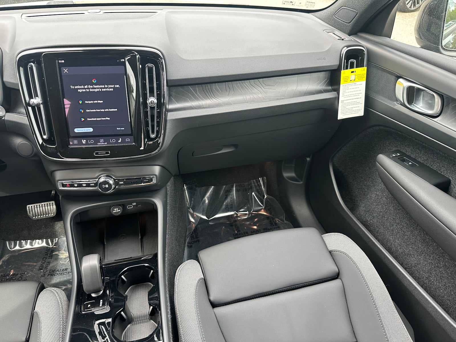 2025 Volvo EX40 Core