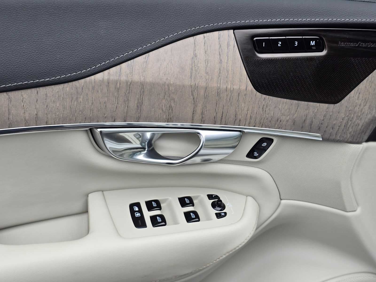 2023 Volvo XC90 Recharge Plug-In Hybrid Ultimate