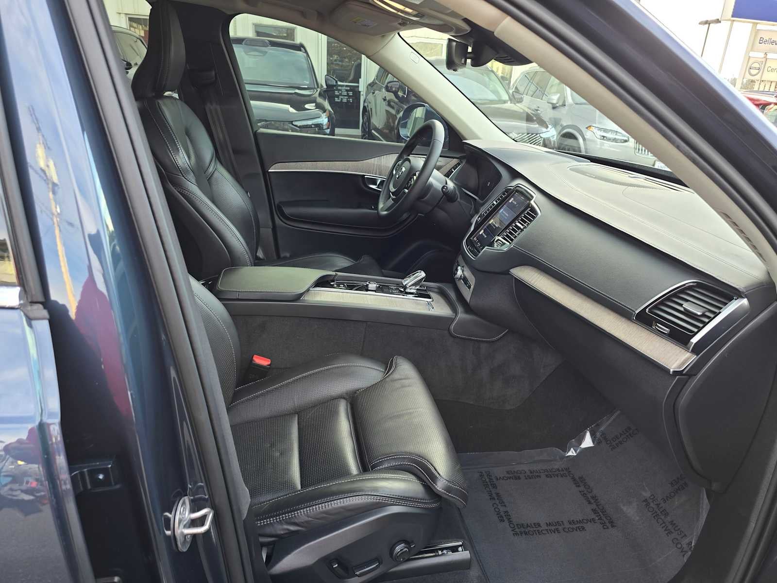 2023 Volvo XC90 Recharge Plug-In Hybrid Ultimate Bright Theme